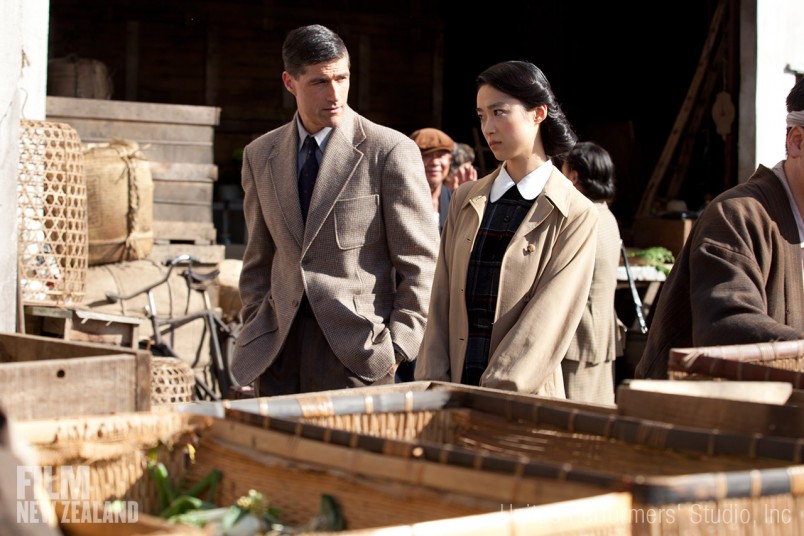 Matthew Fox and Eriko Hatsune as General Bonner Fellers and Aya Shimada