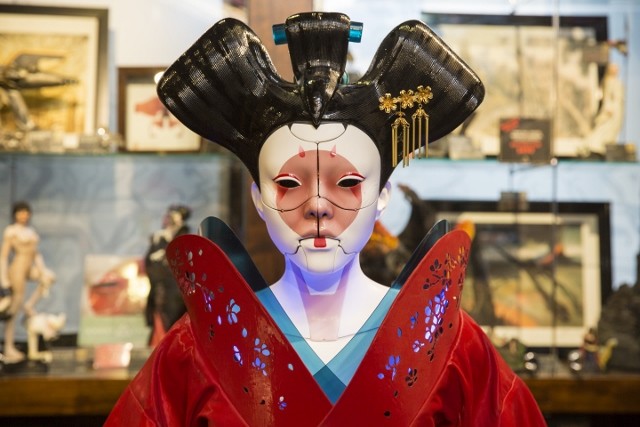 Red Robe Geisha by Weta Workshop with Kurt and Bart